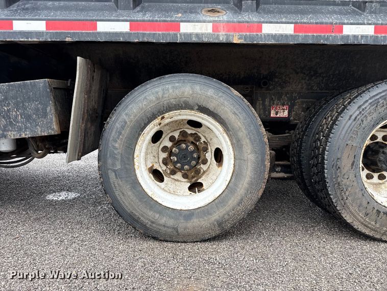 image for item FB6515 1997 International 4900 dump truck