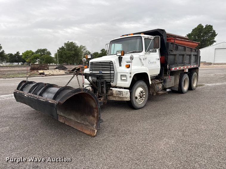 image for item FB6516 1989 Ford LNT8000 dump truck