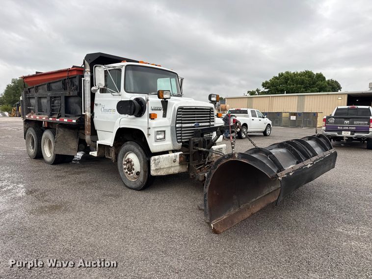 image for item FB6516 1989 Ford LNT8000 dump truck