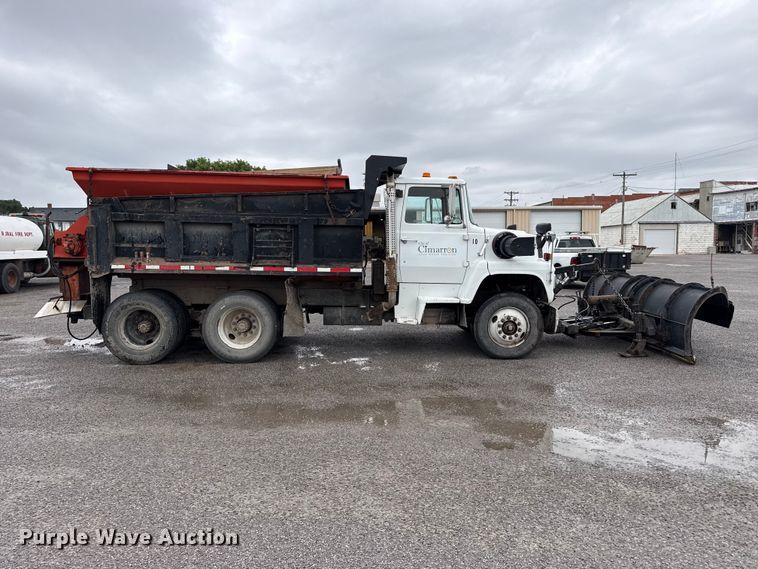 image for item FB6516 1989 Ford LNT8000 dump truck
