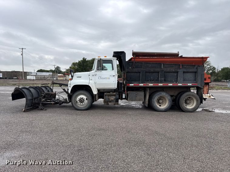 image for item FB6516 1989 Ford LNT8000 dump truck