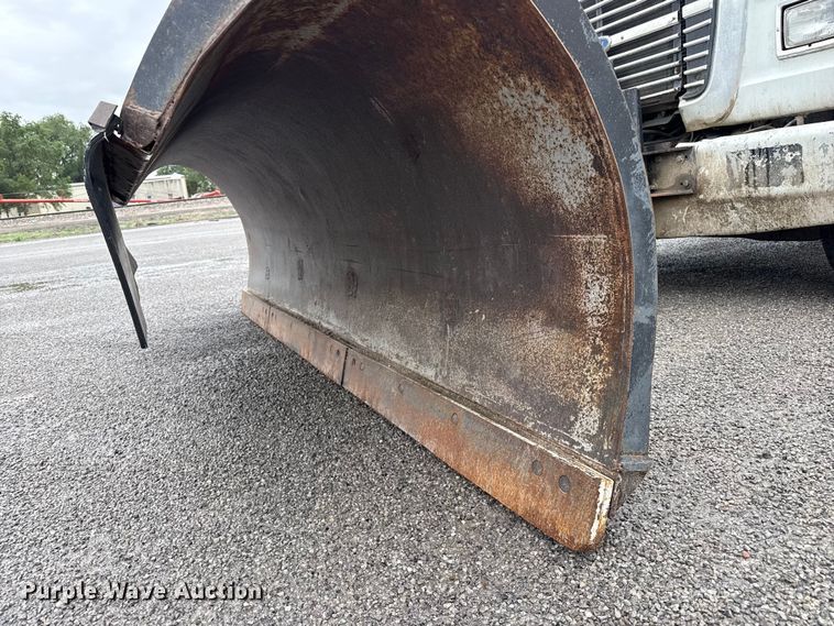 image for item FB6516 1989 Ford LNT8000 dump truck