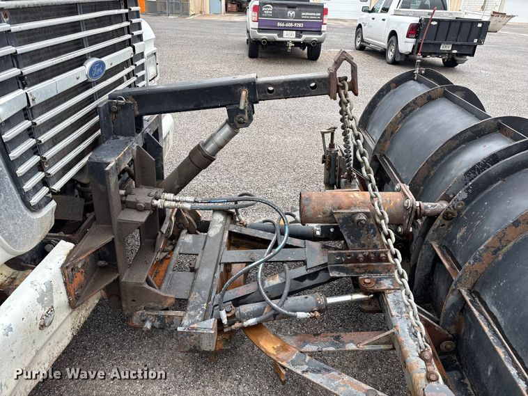 image for item FB6516 1989 Ford LNT8000 dump truck