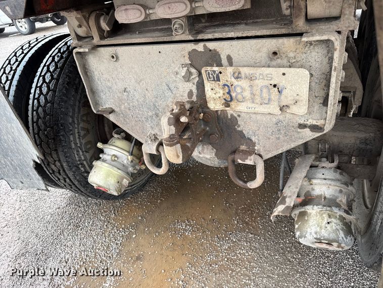 image for item FB6516 1989 Ford LNT8000 dump truck
