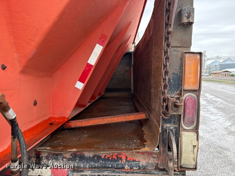 image for item FB6516 1989 Ford LNT8000 dump truck