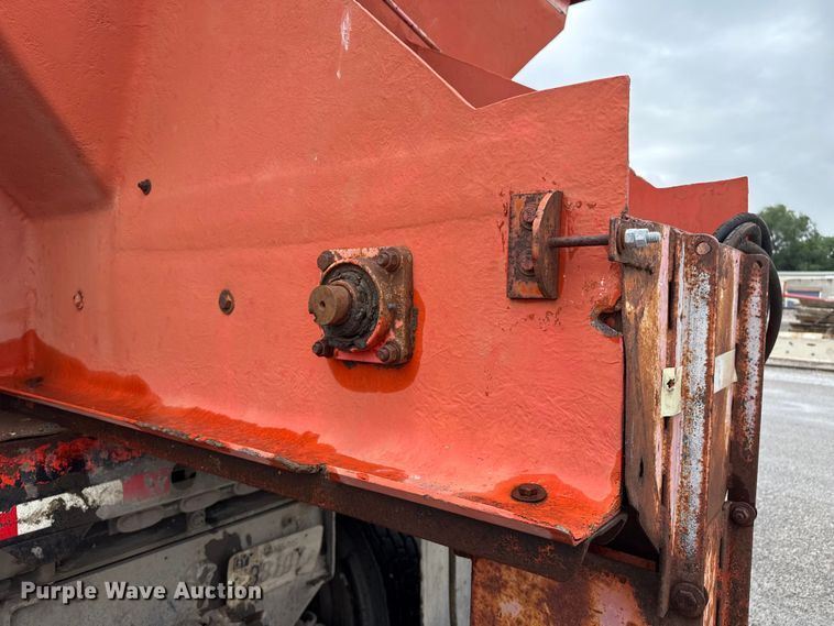 image for item FB6516 1989 Ford LNT8000 dump truck