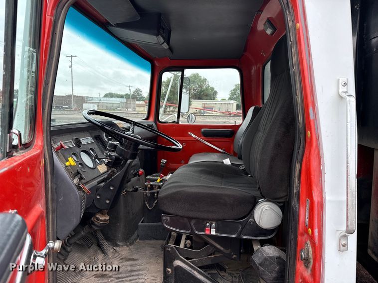 image for item FB6516 1989 Ford LNT8000 dump truck