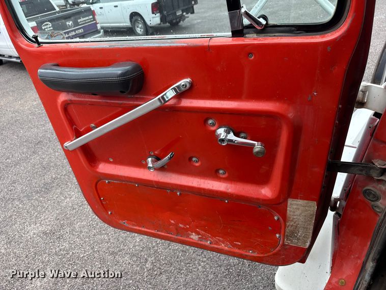image for item FB6516 1989 Ford LNT8000 dump truck