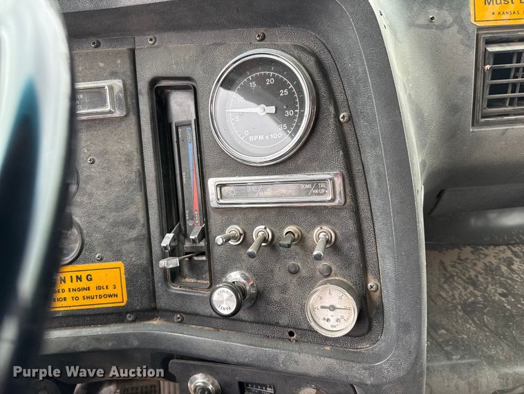 image for item FB6516 1989 Ford LNT8000 dump truck