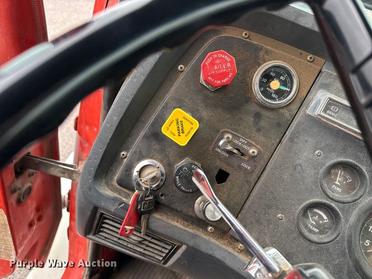 image for item FB6516 1989 Ford LNT8000 dump truck
