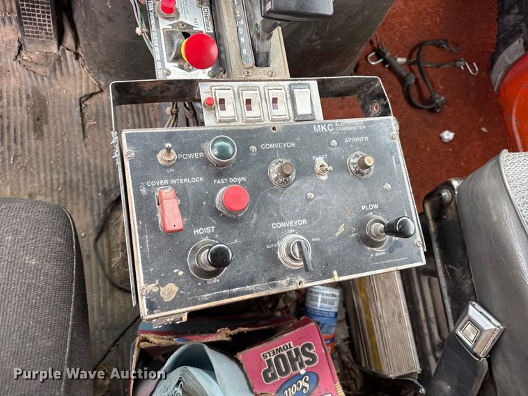 image for item FB6516 1989 Ford LNT8000 dump truck