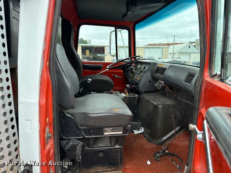 image for item FB6516 1989 Ford LNT8000 dump truck