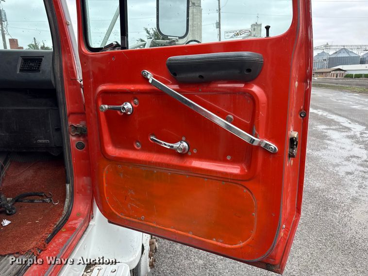 image for item FB6516 1989 Ford LNT8000 dump truck