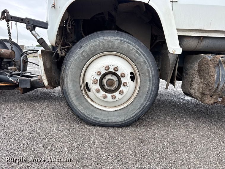 image for item FB6516 1989 Ford LNT8000 dump truck