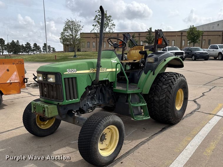 image for item FB6637 2001 John Deere 5320 tractor
