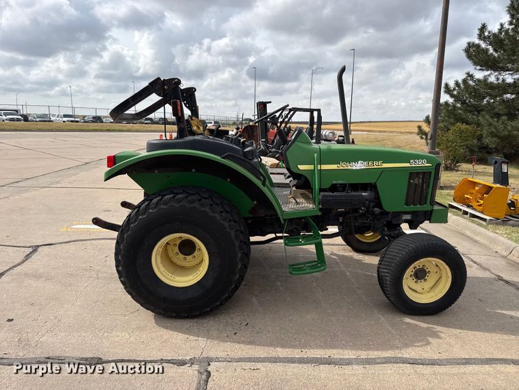 image for item FB6637 2001 John Deere 5320 tractor