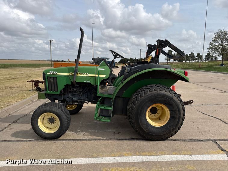 image for item FB6637 2001 John Deere 5320 tractor