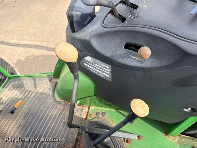image for item FB6637 2001 John Deere 5320 tractor