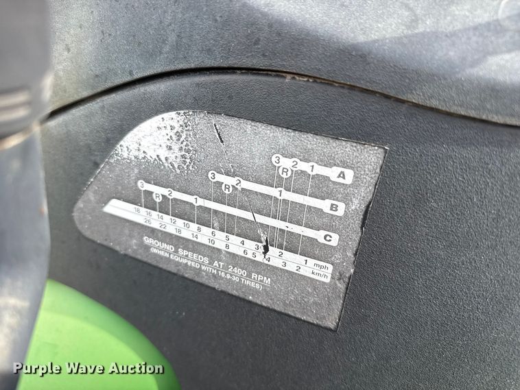 image for item FB6637 2001 John Deere 5320 tractor