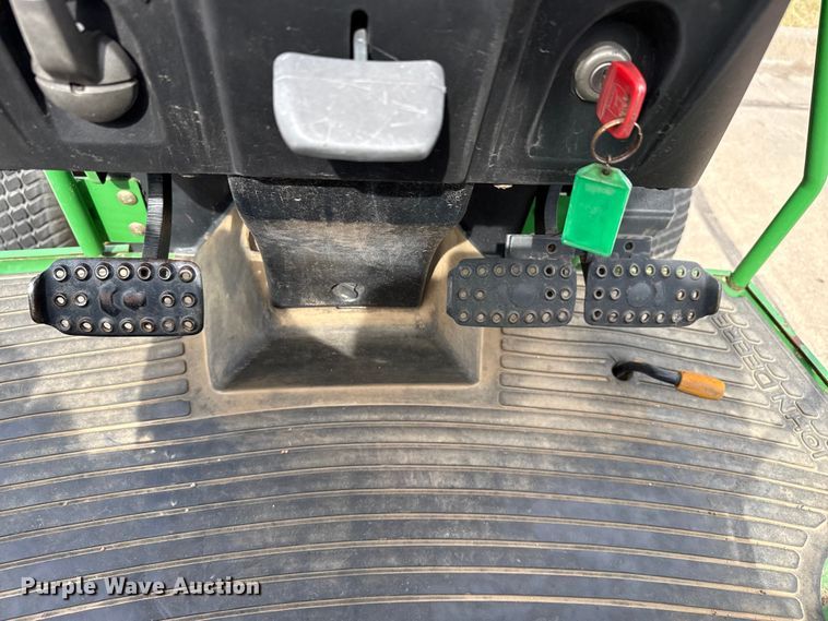 image for item FB6637 2001 John Deere 5320 tractor