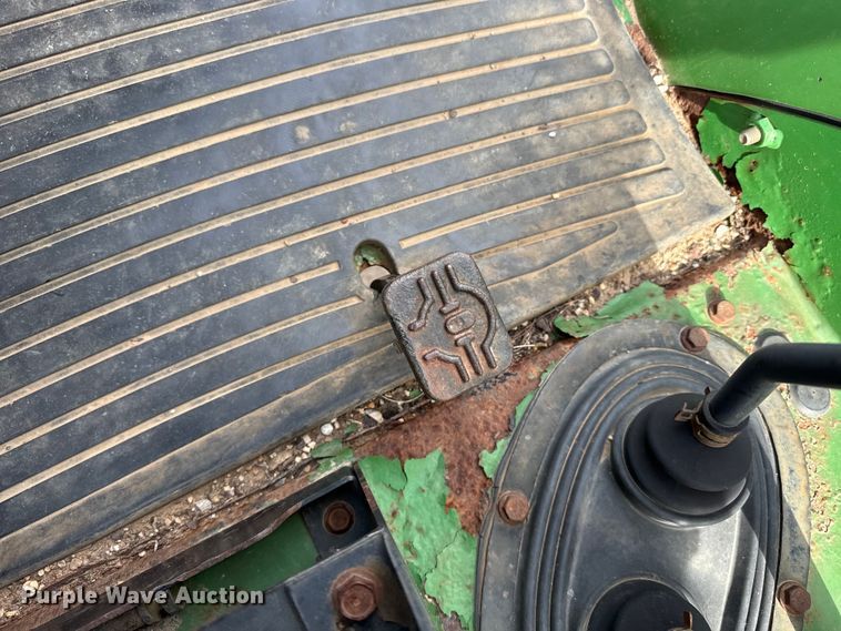 image for item FB6637 2001 John Deere 5320 tractor