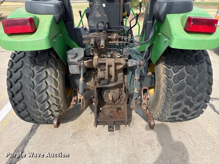 image for item FB6637 2001 John Deere 5320 tractor