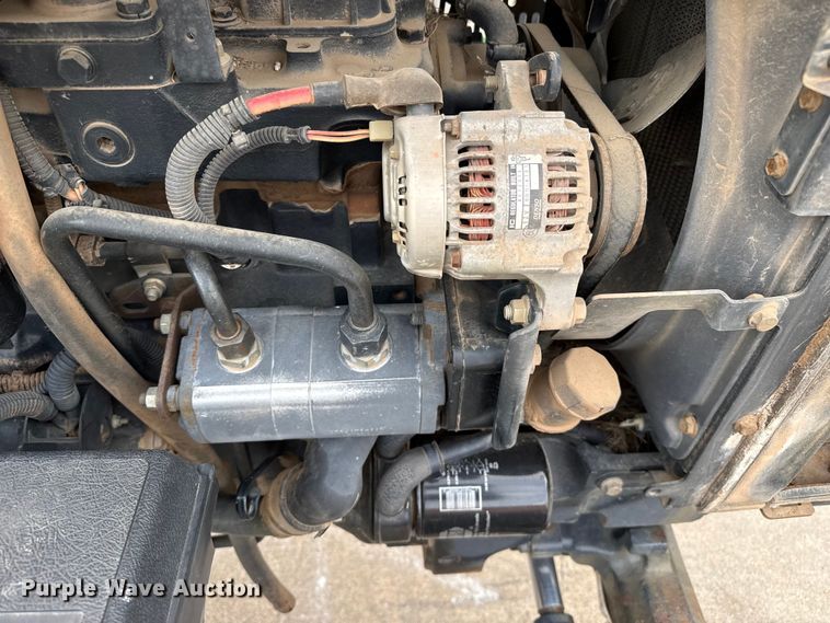 image for item FB6637 2001 John Deere 5320 tractor