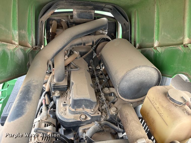 image for item FB6637 2001 John Deere 5320 tractor