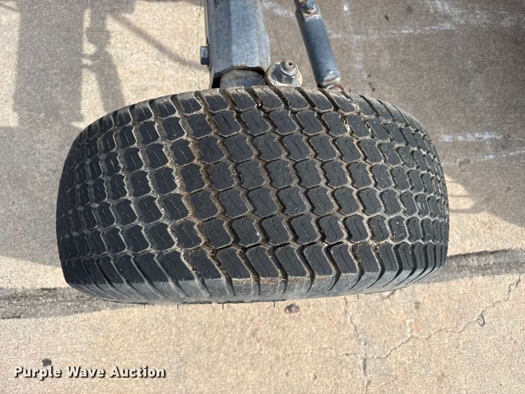 image for item FB6637 2001 John Deere 5320 tractor