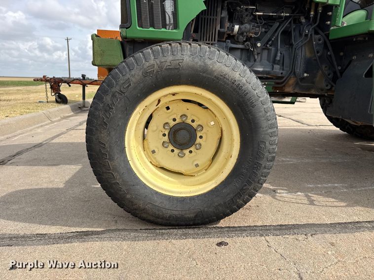 image for item FB6637 2001 John Deere 5320 tractor