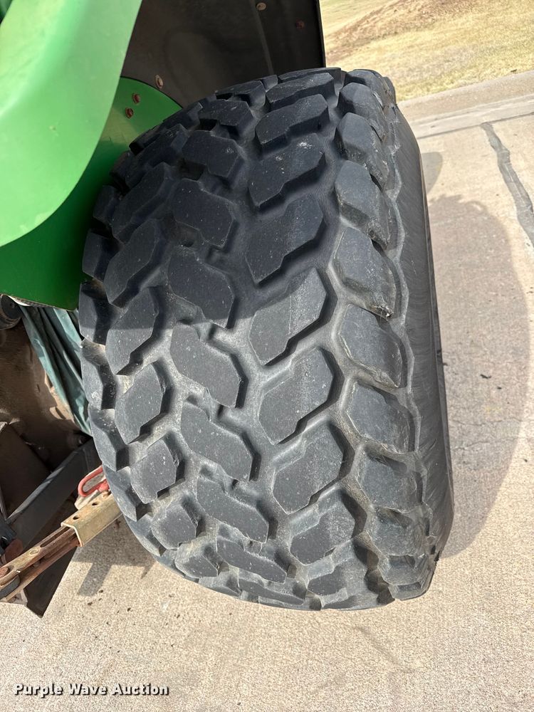 image for item FB6637 2001 John Deere 5320 tractor