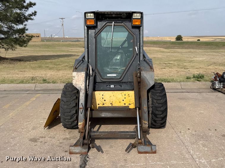 image for item FB6642 2003 New Holland LS170 skid steer loader