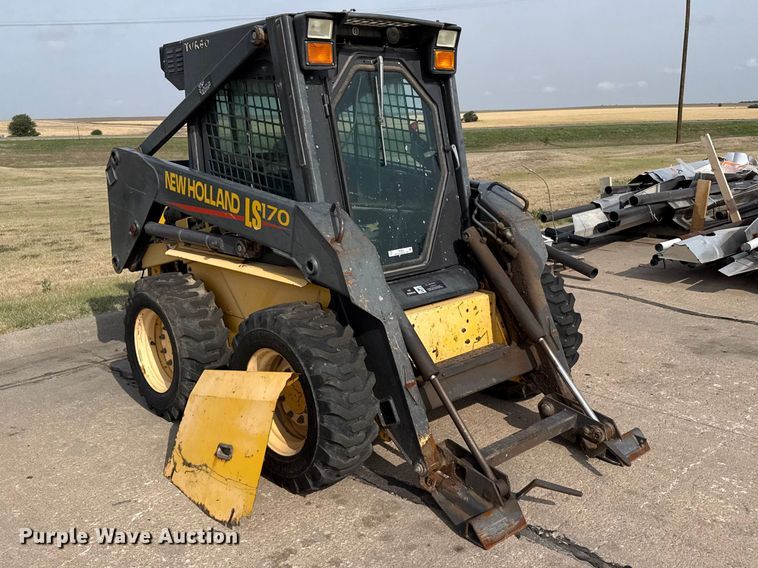 image for item FB6642 2003 New Holland LS170 skid steer loader