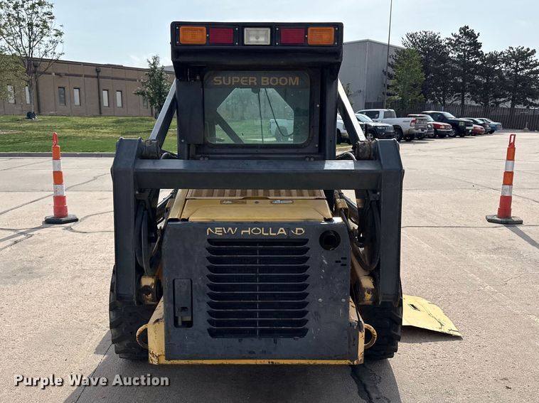 image for item FB6642 2003 New Holland LS170 skid steer loader