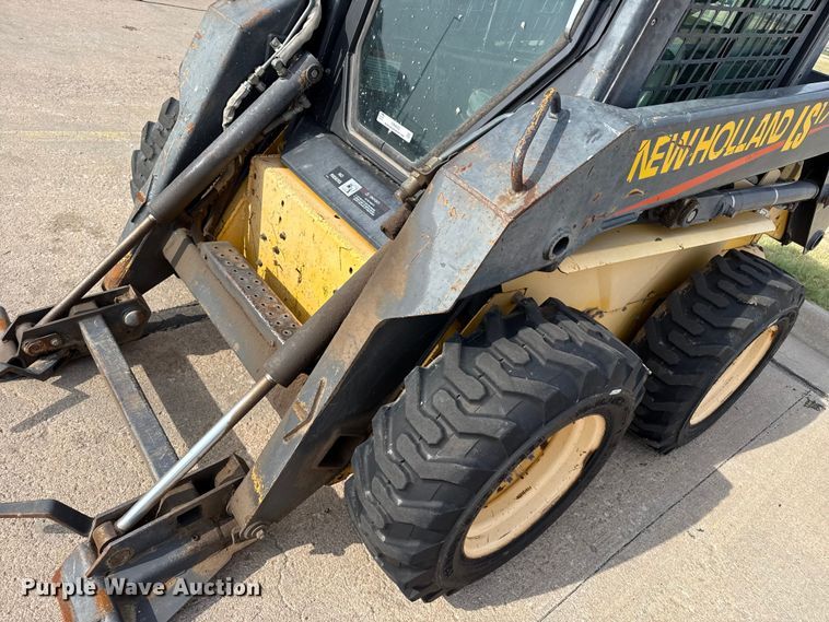 image for item FB6642 2003 New Holland LS170 skid steer loader
