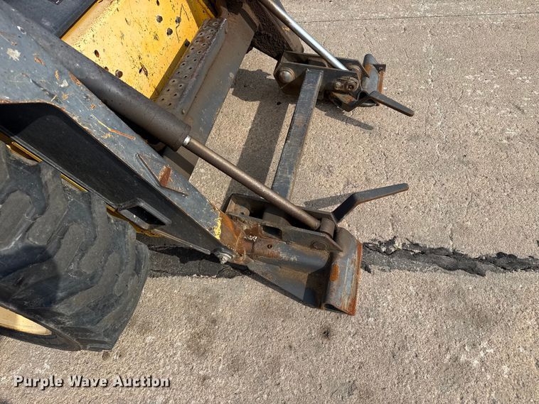 image for item FB6642 2003 New Holland LS170 skid steer loader