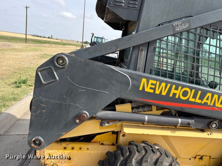 image for item FB6642 2003 New Holland LS170 skid steer loader