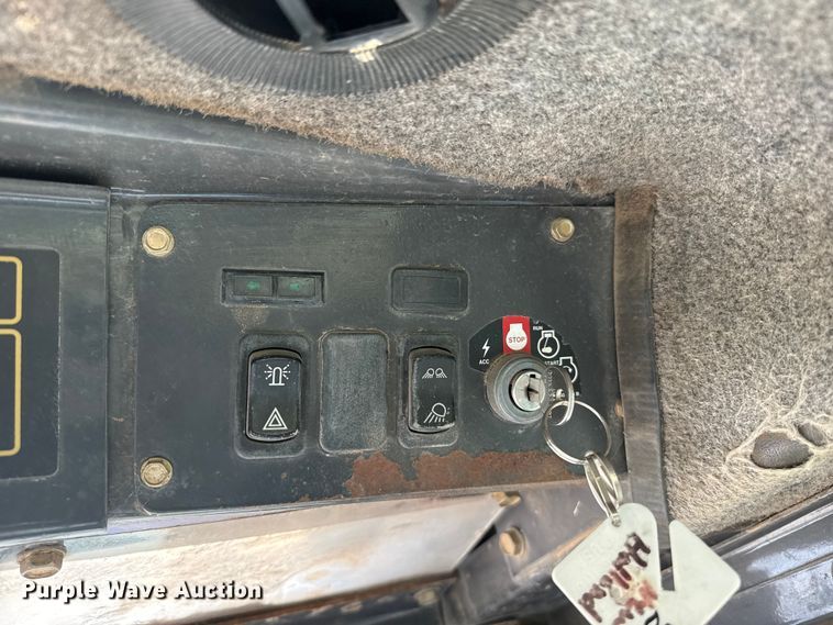 image for item FB6642 2003 New Holland LS170 skid steer loader