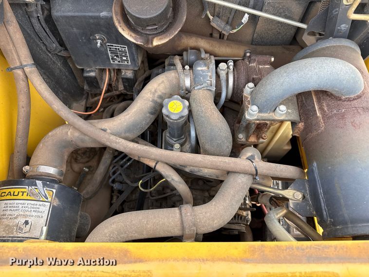 image for item FB6642 2003 New Holland LS170 skid steer loader