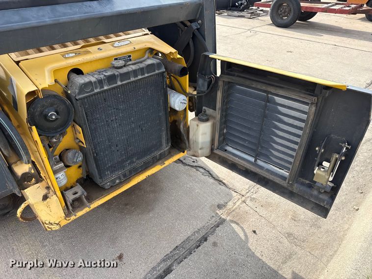 image for item FB6642 2003 New Holland LS170 skid steer loader