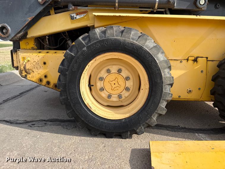 image for item FB6642 2003 New Holland LS170 skid steer loader