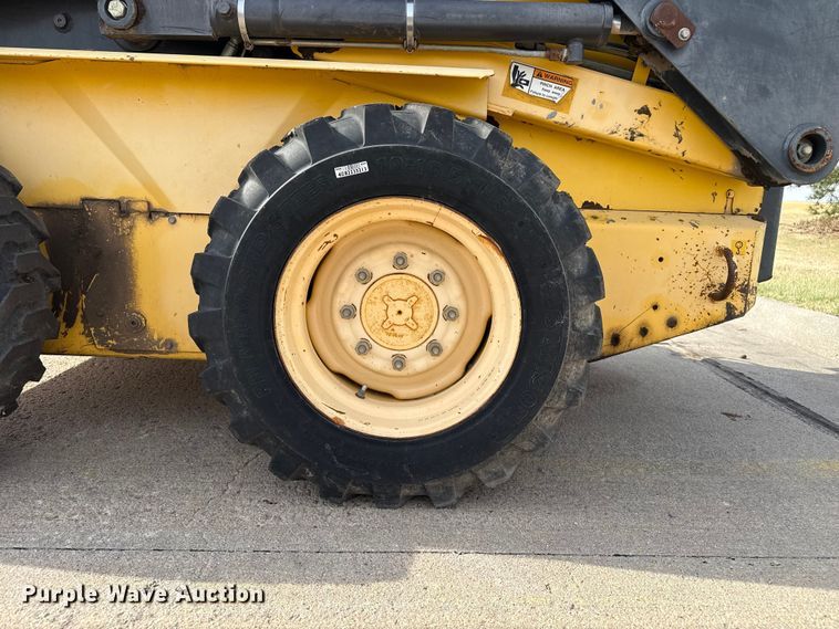 image for item FB6642 2003 New Holland LS170 skid steer loader