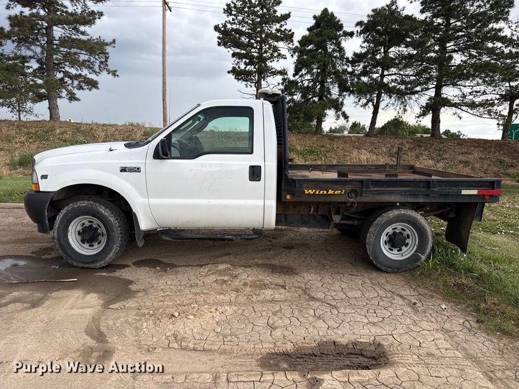 image for item FB6647 2003 Ford F250 Super Duty XL flatbed pickup truck