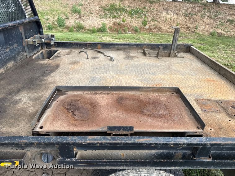 image for item FB6647 2003 Ford F250 Super Duty XL flatbed pickup truck