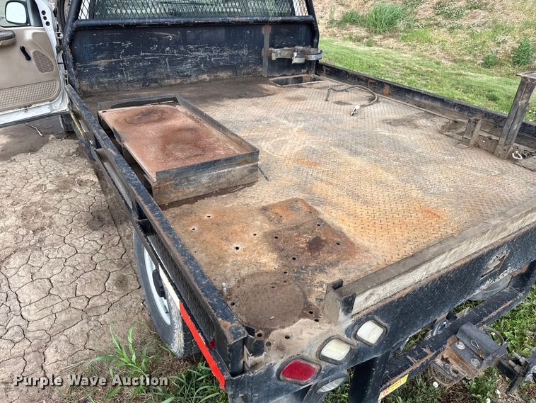 image for item FB6647 2003 Ford F250 Super Duty XL flatbed pickup truck