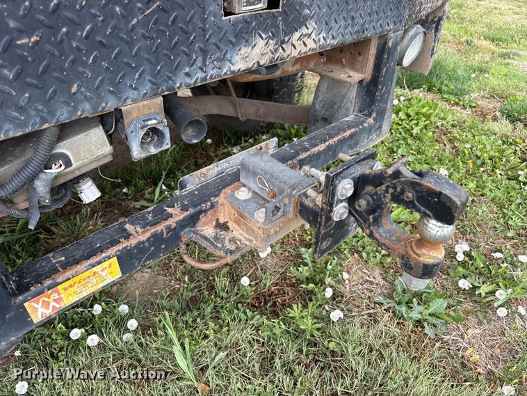 image for item FB6647 2003 Ford F250 Super Duty XL flatbed pickup truck