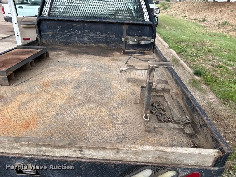image for item FB6647 2003 Ford F250 Super Duty XL flatbed pickup truck