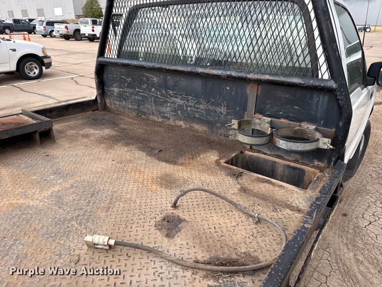 image for item FB6647 2003 Ford F250 Super Duty XL flatbed pickup truck