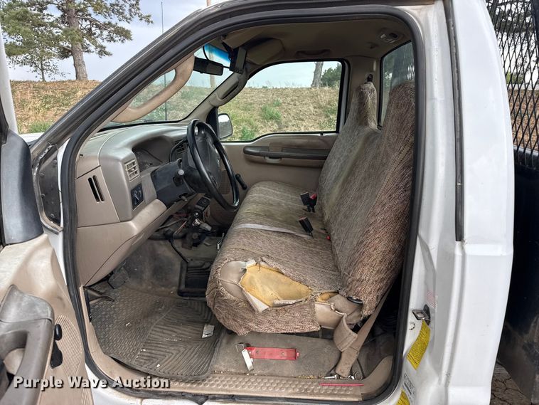 image for item FB6647 2003 Ford F250 Super Duty XL flatbed pickup truck
