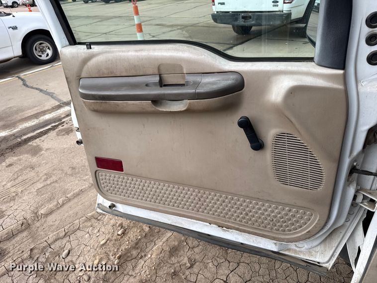 image for item FB6647 2003 Ford F250 Super Duty XL flatbed pickup truck
